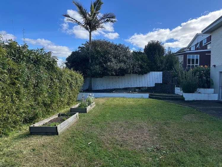 19 Taitua Drive Te Atatu South_16