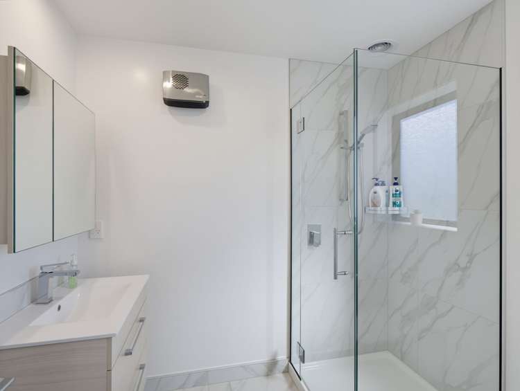 2/180 Marine Parade New Brighton_14