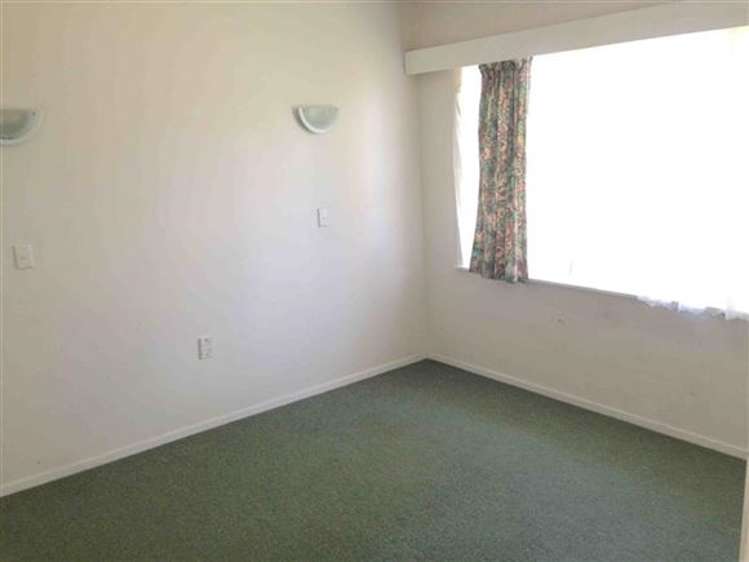 1/27 Castaing Crescent Te Atatu South_7