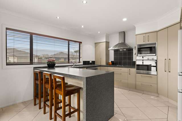 5 Lardon Place Frimley_2