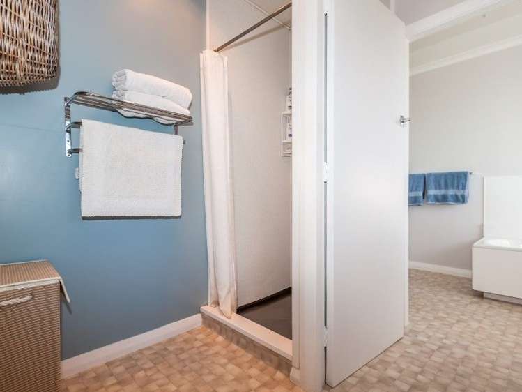 9 Belvedere Crescent Takaro_16