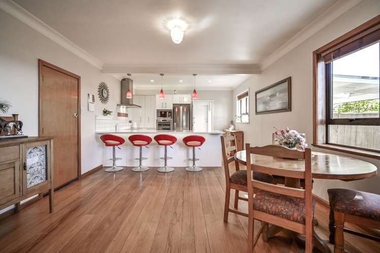 711 Maitland Crescent Mayfair_5