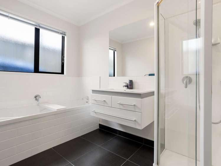 22 Pointon Glade Grandview Heights_16