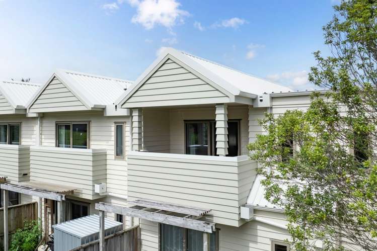 15B/21 Hunters Park Drive Three Kings_2