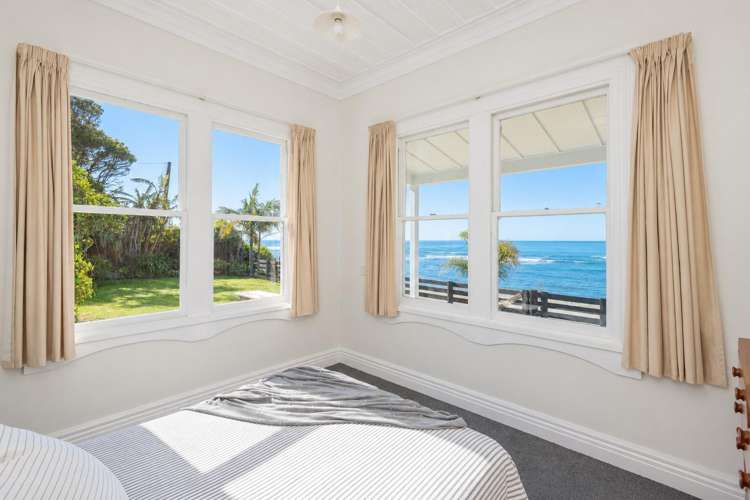 165 Beach Road Tokomaru Bay_17