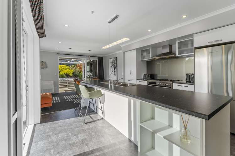 92 Washbourn Drive Richmond_10