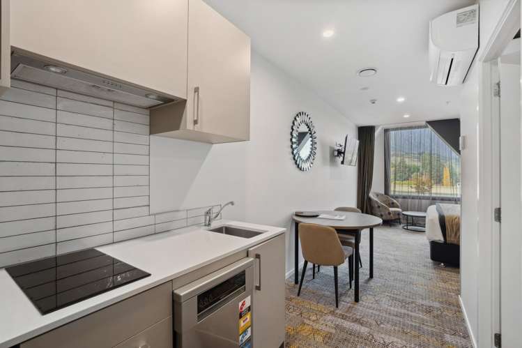 Unit 11 (Door 003) LQ, 18 Mountain Ash Drive_5