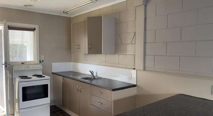 2/24 Seddon Street_0