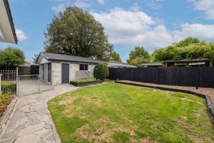 68 Woodbury Street Russley_18