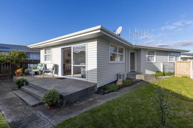 Coastal Weatherboard Beauty!