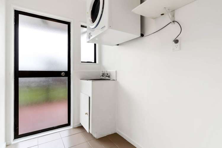 2/10 Trevor Hosken Drive Wiri_13