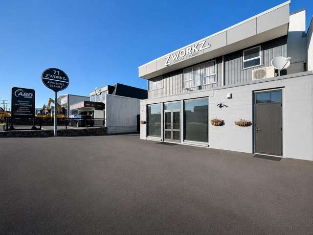 Industrial premises in the heart of the Mount!