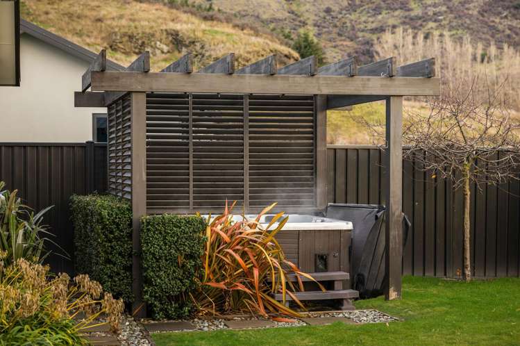 42 Myles Way Lower Shotover_19