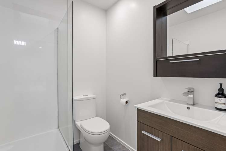 7A/10 Airborne Road Albany_5