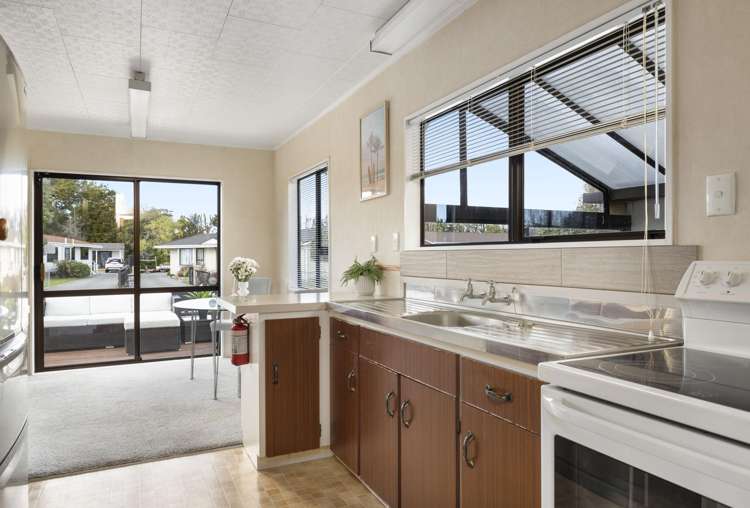 8 Deller Drive Carterton_5