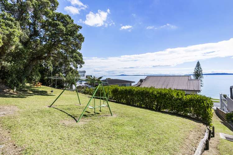 16 Omana Esplanade Maraetai_18