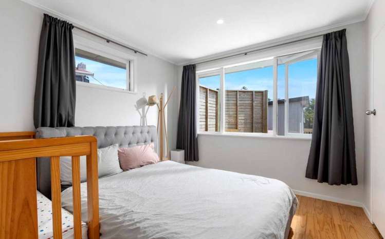 1/25 Fairclough Road Beach Haven_14