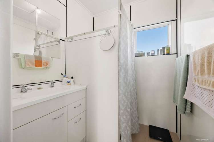 1271 Whangaparaoa Road Gulf Harbour_13