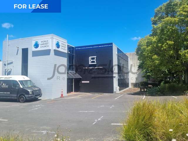 Wairau Valley Roadfront 250m2 Upstairs Office