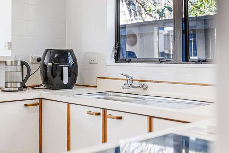 7b Neville Street Point Chevalier_8