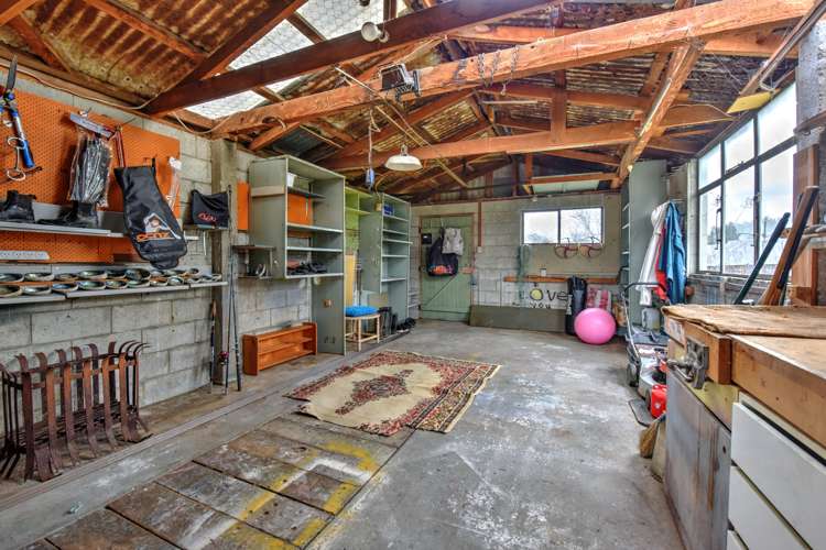 12 Charles Street Gore Surrounds_12