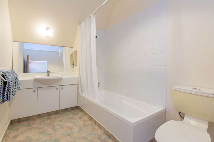 8 Mokoia Drive Tihiotonga_19