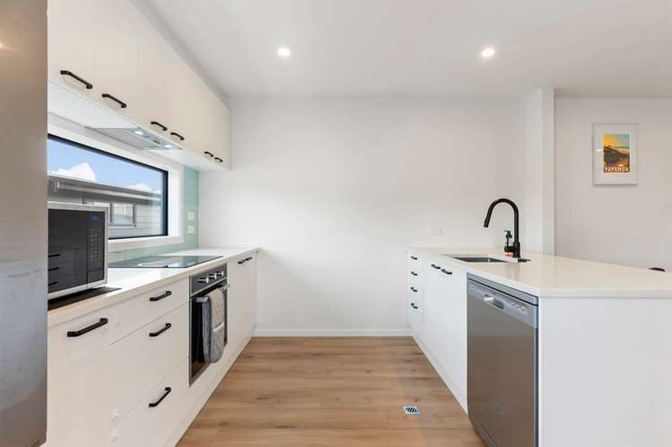 1B Stott Avenue Birkdale_1