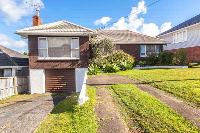 Charming 3BR Home with Garden! Full section