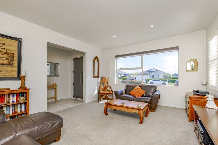 6 Doidge Street Beachlands_16