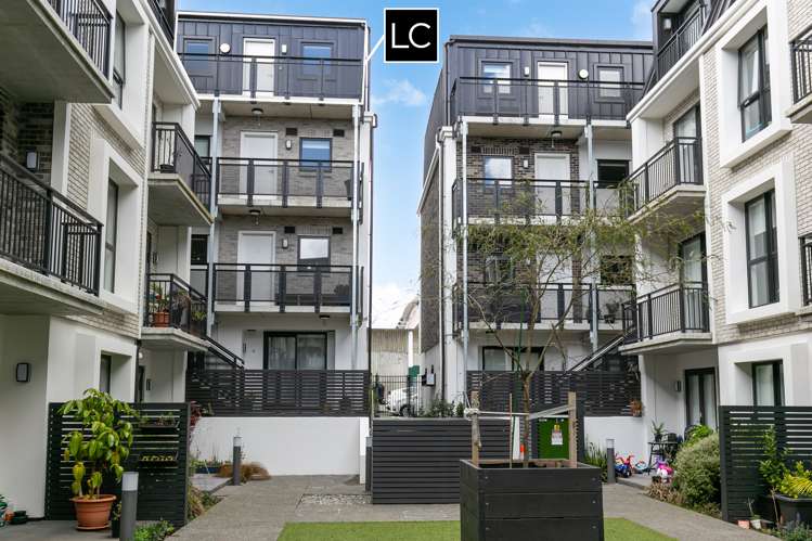 7f/11 Newtown Avenue Newtown_8