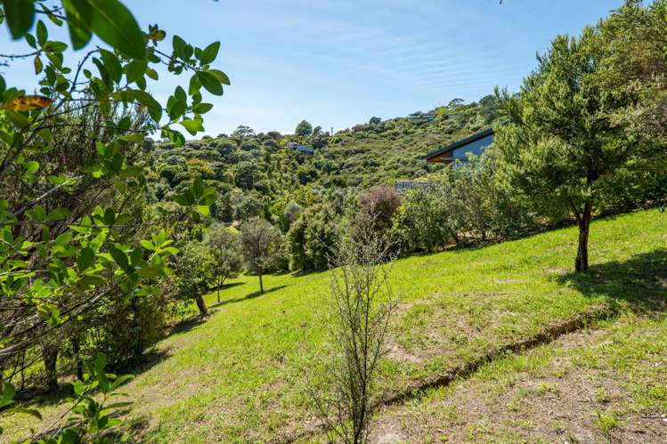 9 Empire Avenue Enclosure Bay_10