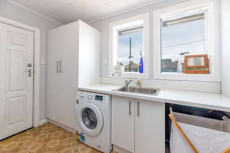 6 Avro Crescent Hornby_8