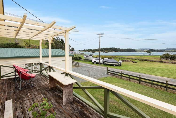 8 Hugh Barron Way Whananaki_4