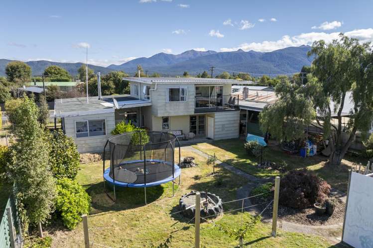 14 Pompolona Street Te Anau_21