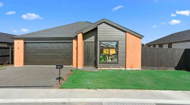 Modern 4BR Family Home in Rolleston