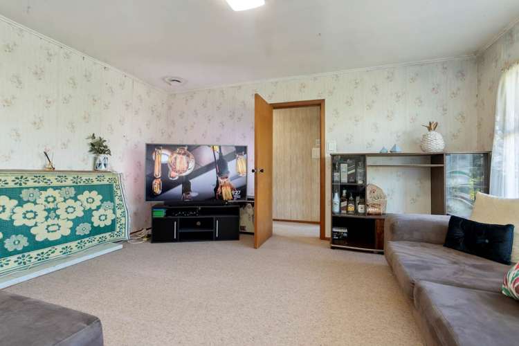 26 Crown Crescent Otara_6