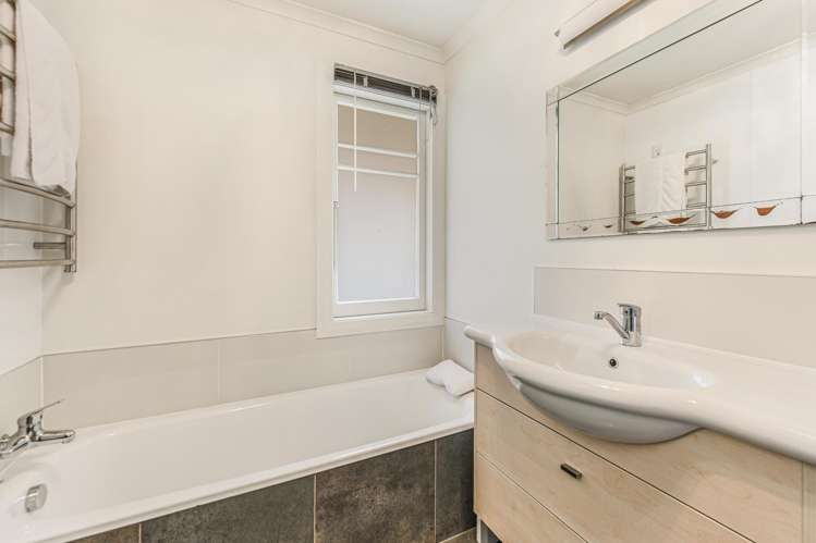 89 Princes Drive Britannia Heights_18