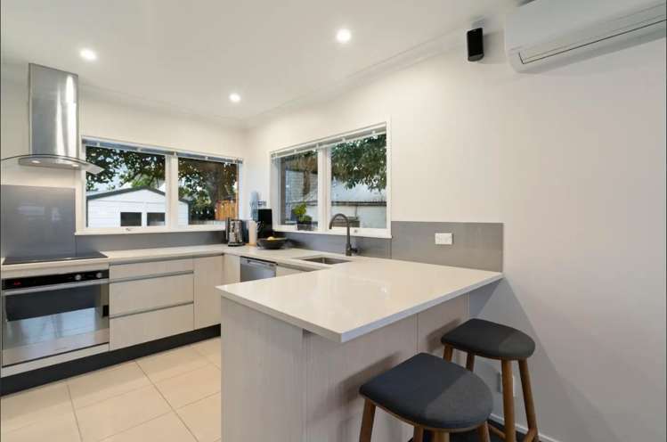 2/10 Princes Street Northcote Point_5