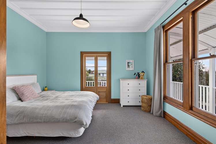 302 Lyndon Road West_1