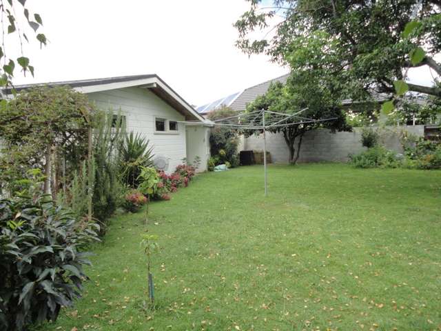 26 Woods Avenue Matua_3