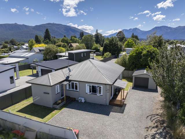 Private, Immaculate and a short stroll to town