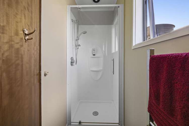 136 Bird Road Stratford_18