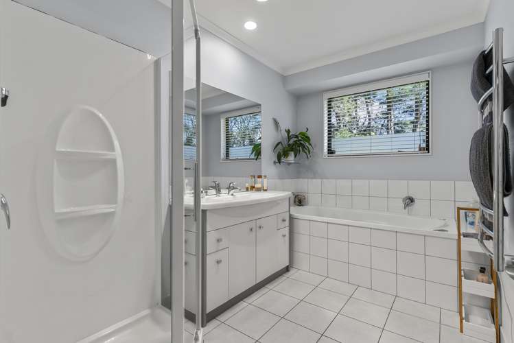 40 Shelter Drive Greenhithe_22