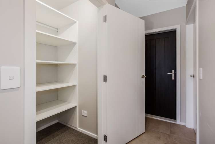 2/7 Grays Road Plimmerton_22