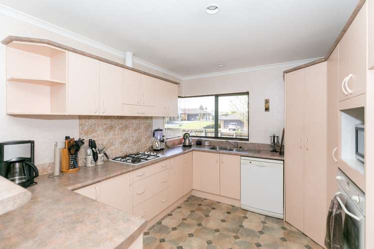 2 Highgrove Drive Grandview Heights_11