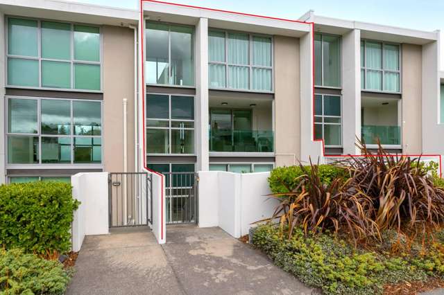 Stylish Riverside Apartment – Space, Comfort & Prime Location