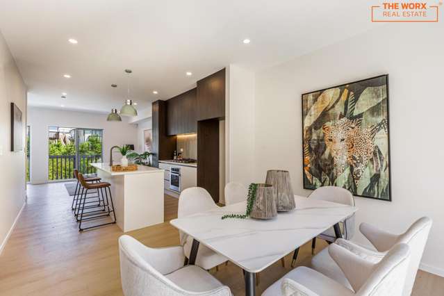 High-Spec 3-Bed Townhouse -Garage & Extra Parking!