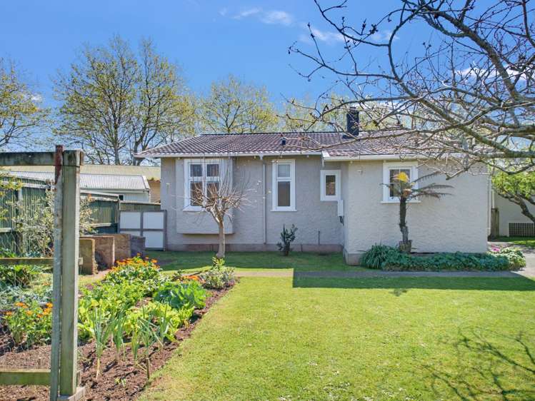 23 Godwin Crescent College Estate_33