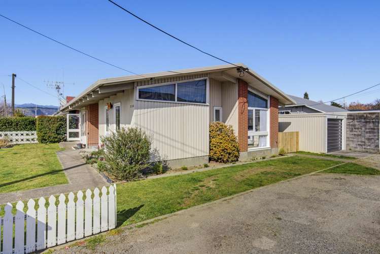 556 Queen Street East Levin_5