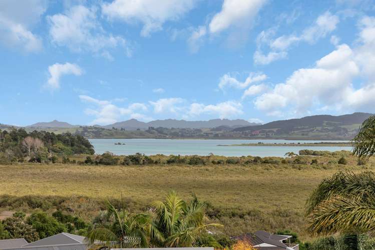 25 Raumati Crescent Onerahi_14